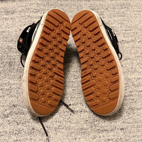 Vans MTE Black and White High-Top Sneakers (winterized) - Picture 5 of 5